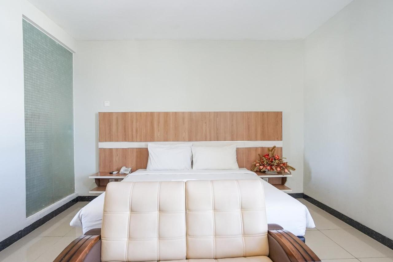 Hotel Royal Manado Zewnętrze zdjęcie