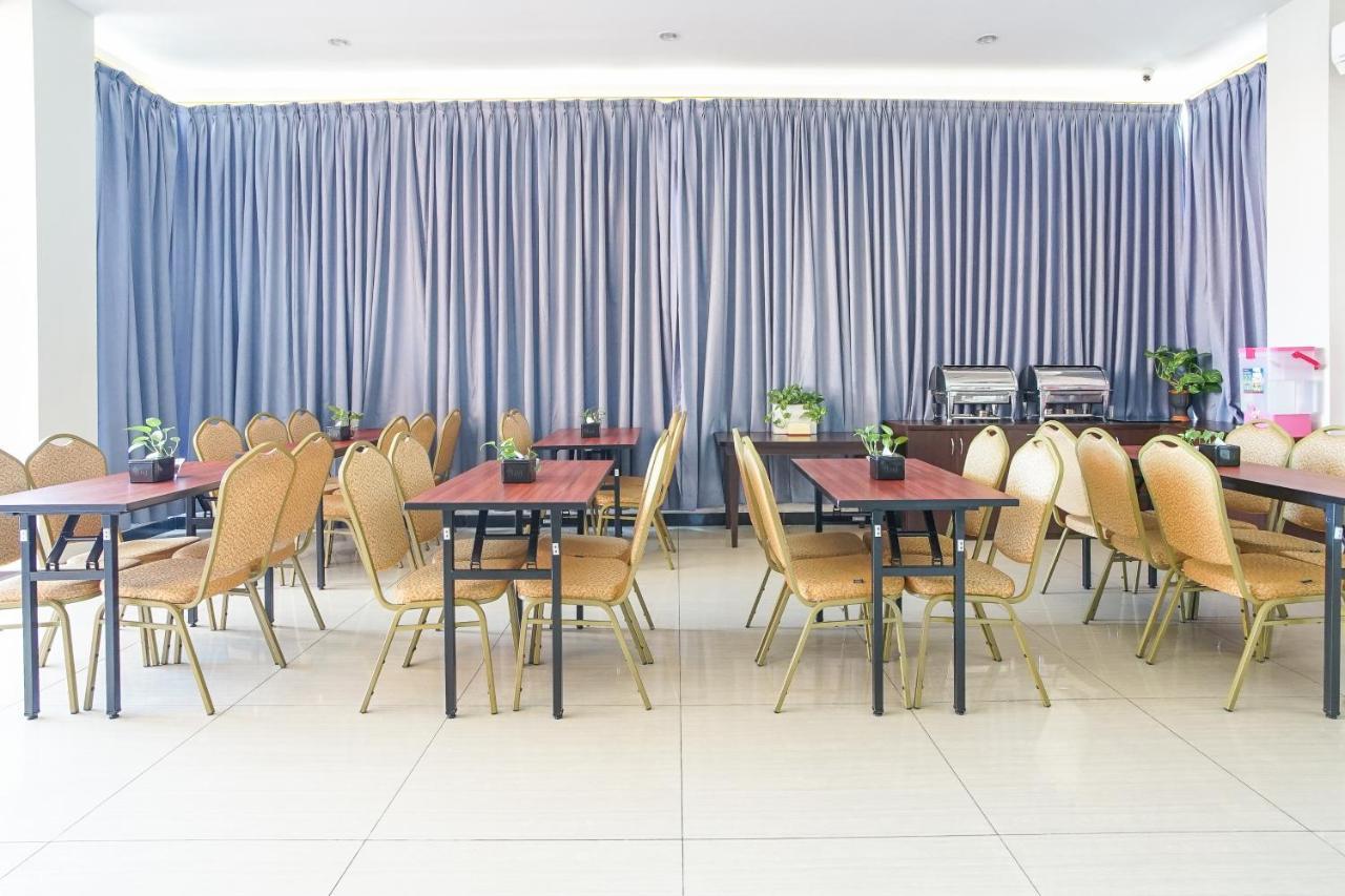 Hotel Royal Manado Zewnętrze zdjęcie